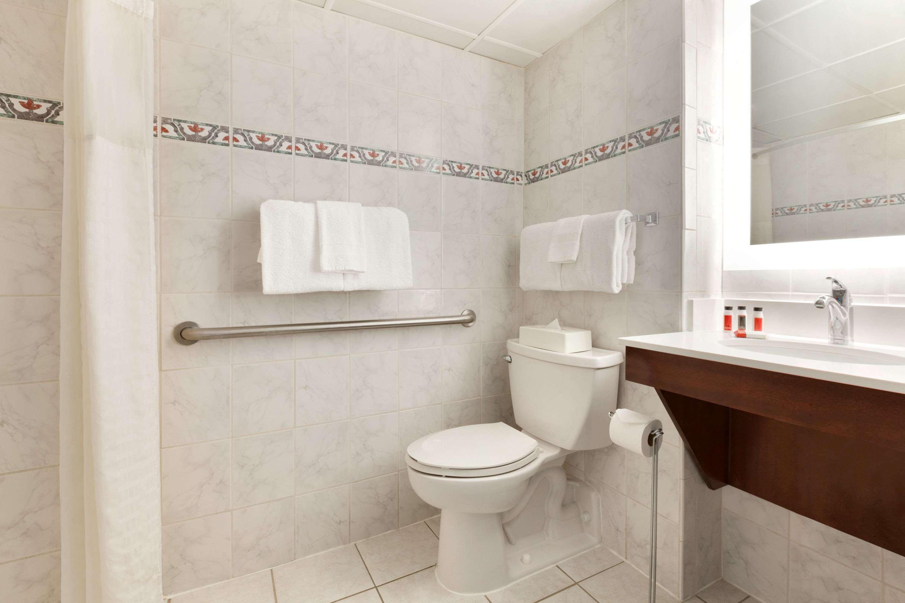 Howard Johnson Plaza By Wyndham Ocean City Oceanfront Экстерьер фото