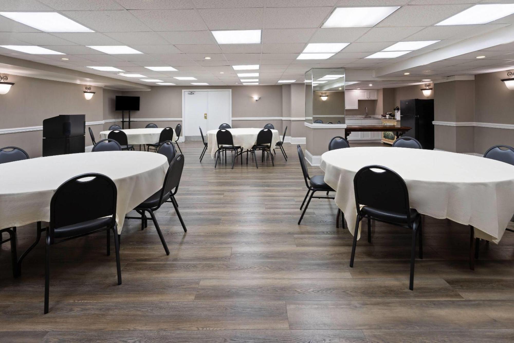 Howard Johnson Plaza By Wyndham Ocean City Oceanfront Экстерьер фото
