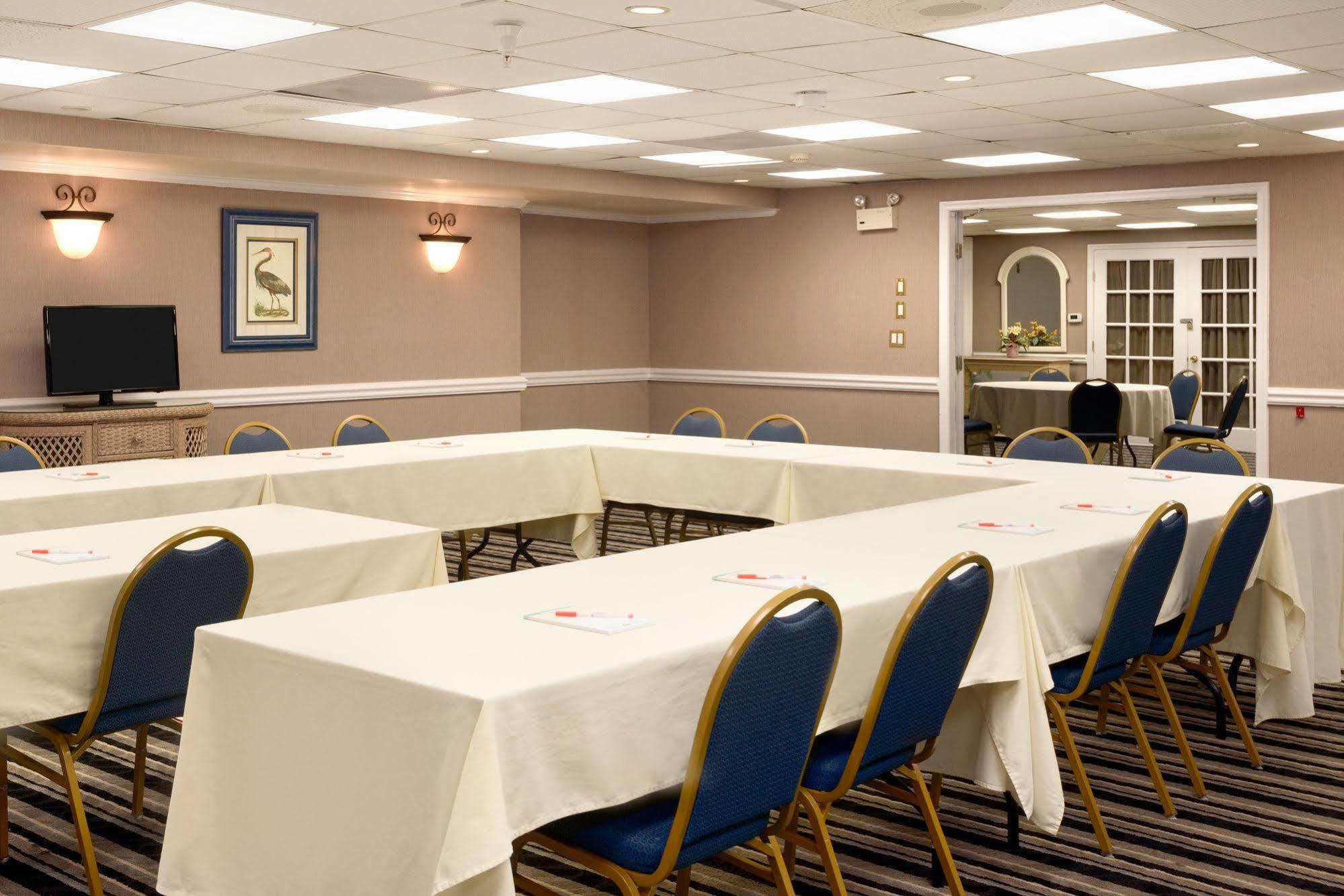 Howard Johnson Plaza By Wyndham Ocean City Oceanfront Экстерьер фото