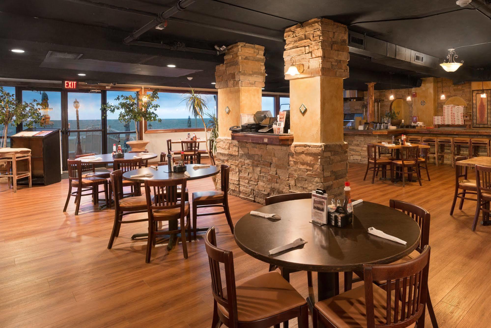 Howard Johnson Plaza By Wyndham Ocean City Oceanfront Экстерьер фото