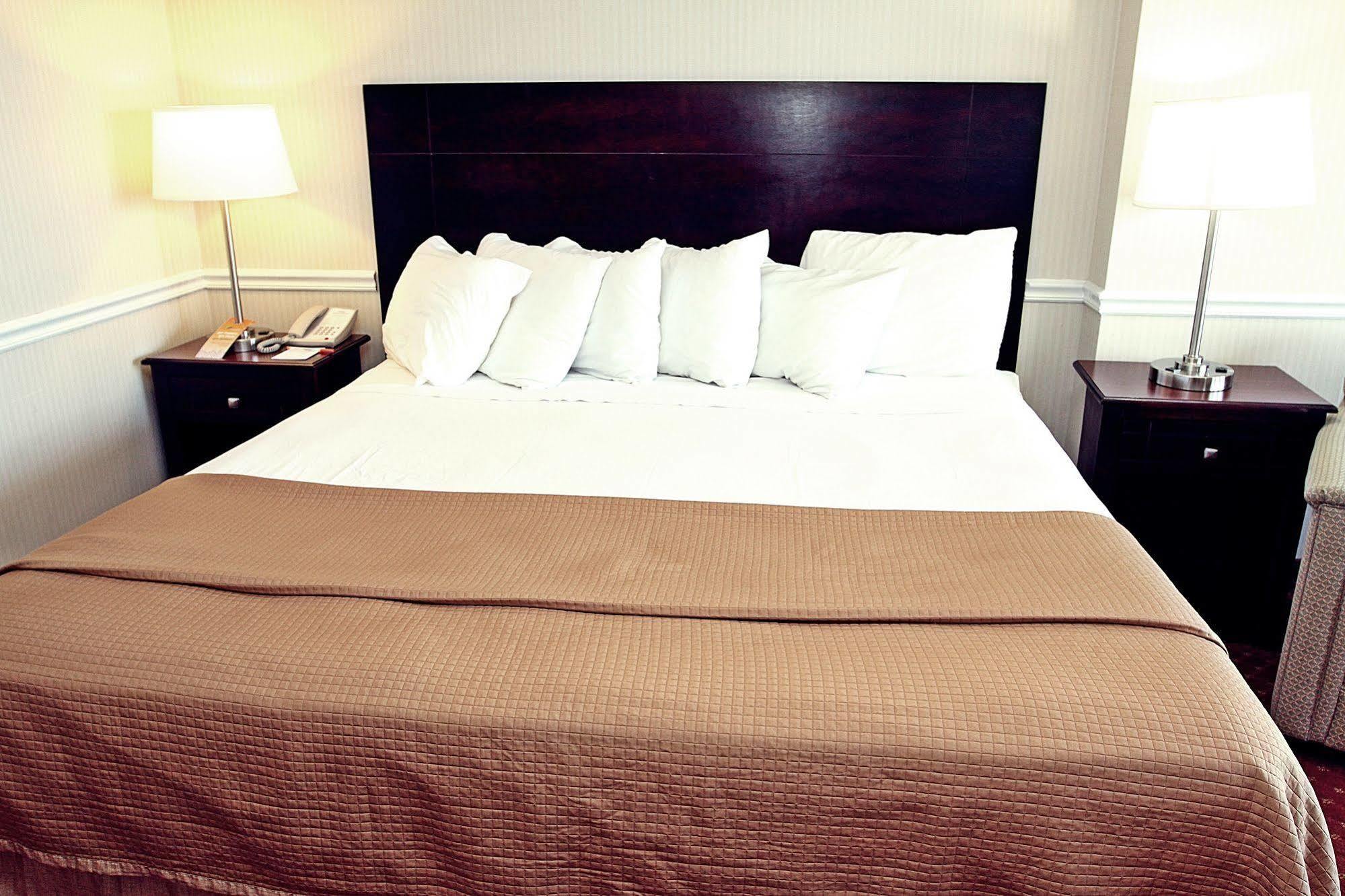 Howard Johnson Plaza By Wyndham Ocean City Oceanfront Экстерьер фото